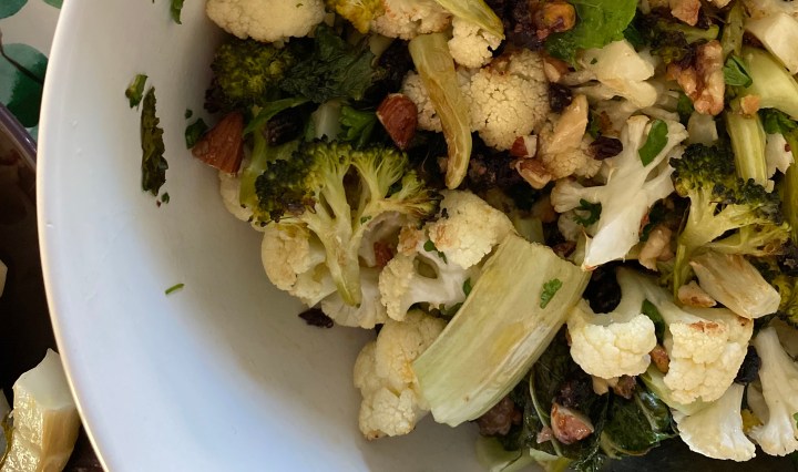 Zoete bloemkool-broccolisalade uit NOSH